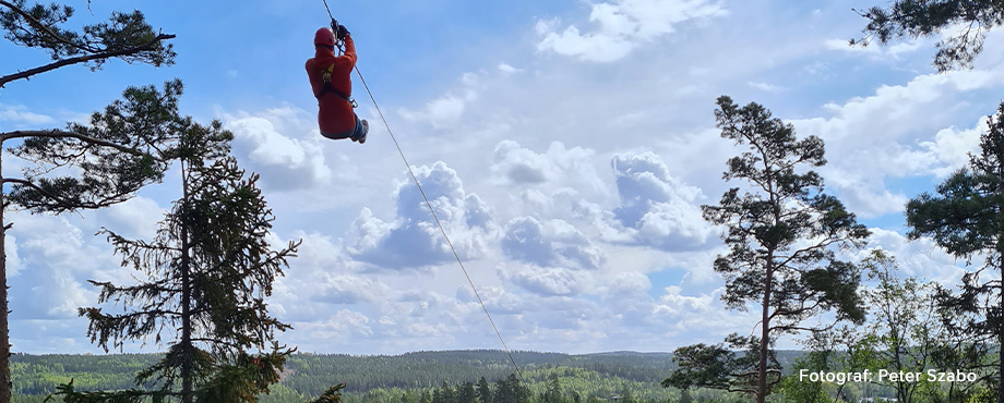 Kamikaze Zipline - Röd bana